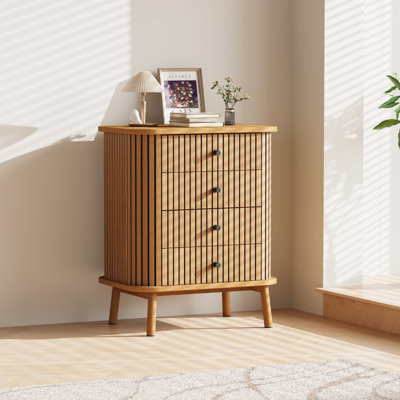Commode moderne bohème à quatre tiroirs cannelés - Haut meuble en bois aux lignes courbes, poignées noir mat, grand espace de rangement pour chambre, salon ou entrée - Couleur : Chêne sauvage