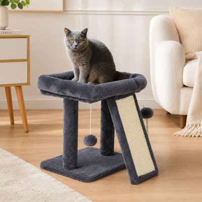 Petite tour d'arbre à chat avec poteau à griffer en sisal et plateforme de repos moelleuse pour chats d'intérieur