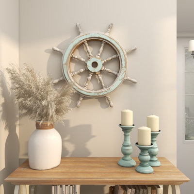 Décoration murale en bois bleu avec détails blancs Mcgaughey