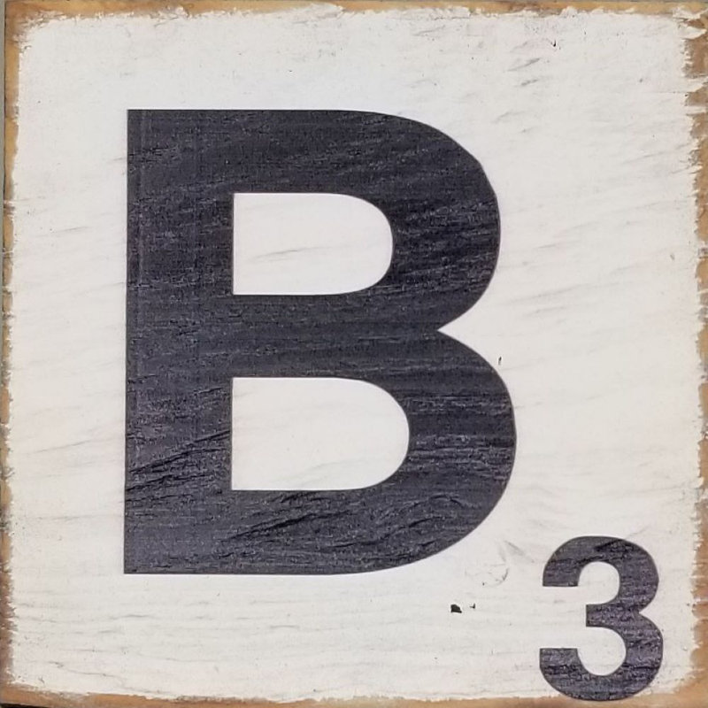 Lettre décorative murale, B