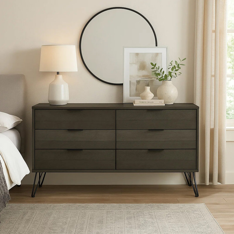 Commode en bois massif de style contemporain avec pieds en épingle à cheveux en métal, gris