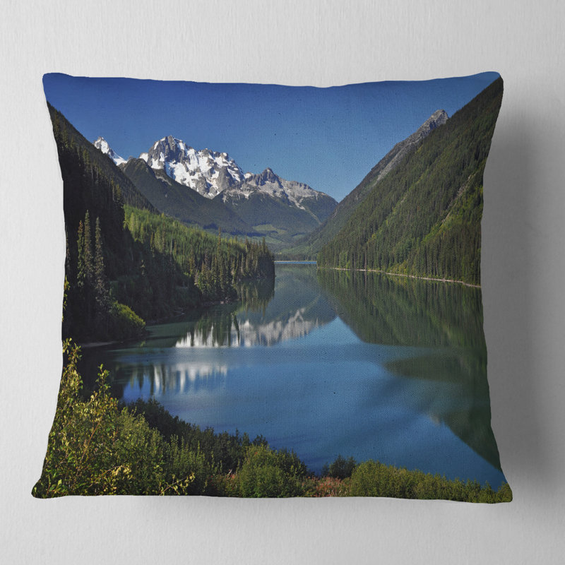 Coussin Calm Clear Lake avec montagnes, 16 po x 16 po, Coussin décoratif