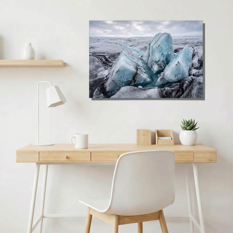 Art mural sur toile Jagged Blue Glacial Ice Formations in Turquoise Stream, H 24 po x l 36 po