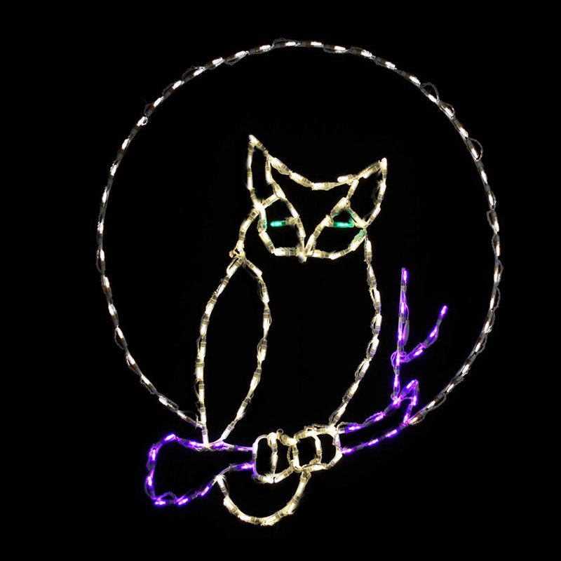 Hibou sur une branche d'Halloween