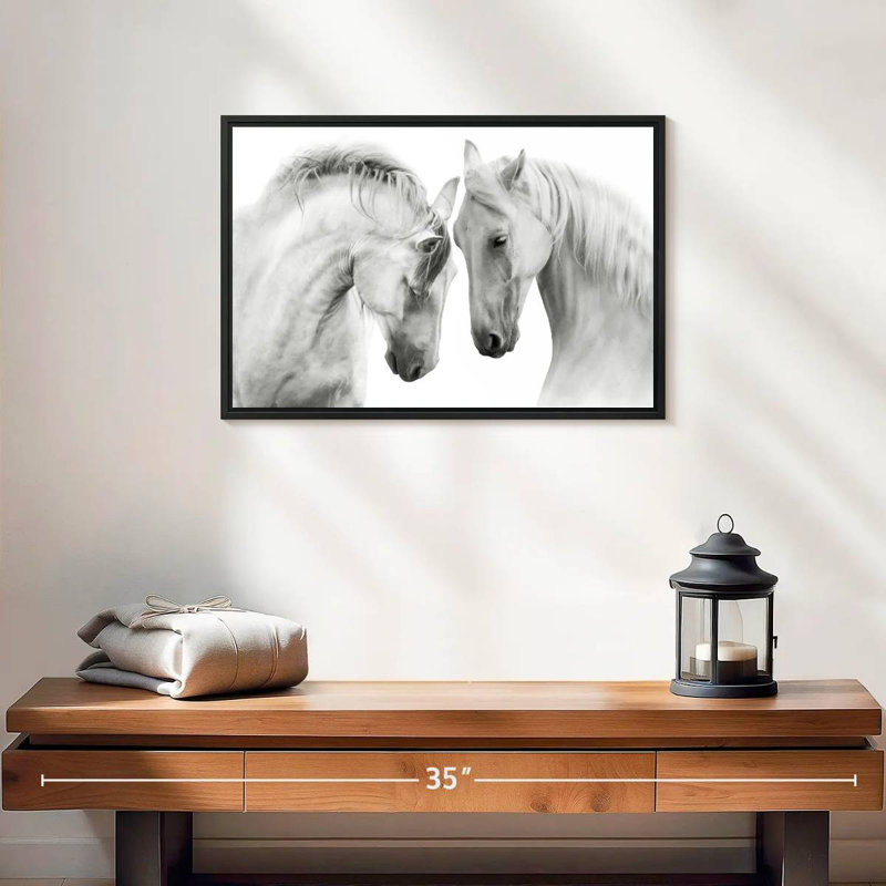 Couple de chevaux blancs, H 13 po x l 19 po