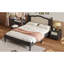Lit plateforme noir en bois avec une belle tête de lit - Décoration de chambre à coucher,