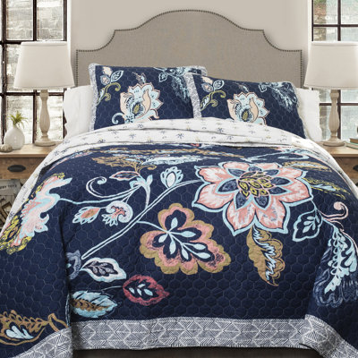 Aster Reversible Traditional 3 Piece Quilt Set