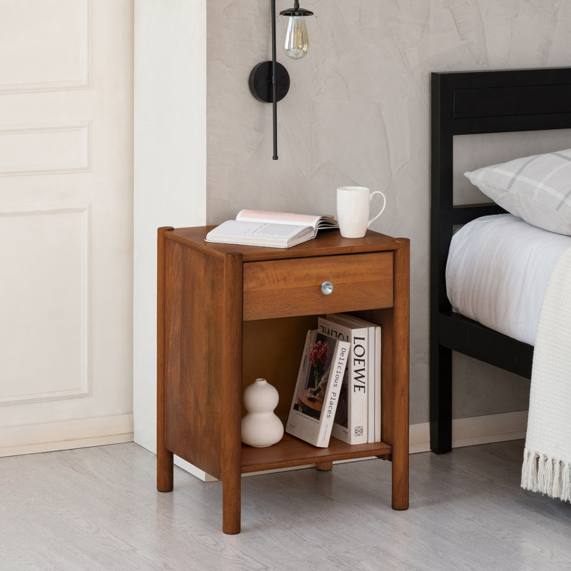 Table de chevet en bois massif Pablo, Noyer