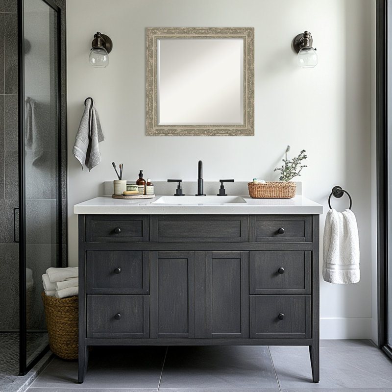 Miroir mural de salle de bain Filigree, 24,5 po x 24,5 po, Argent argent