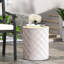 Table d'appoint moderne en béton avec détail en corde - 38,7 cm L x 47,2 cm H. Prête à l'emploi. Élégante et légère. Style nautique pour terrasse. Plaisir immédiat.