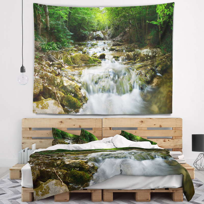 Tapisserie cascade de source naturelle, H 32 po x l 39 po