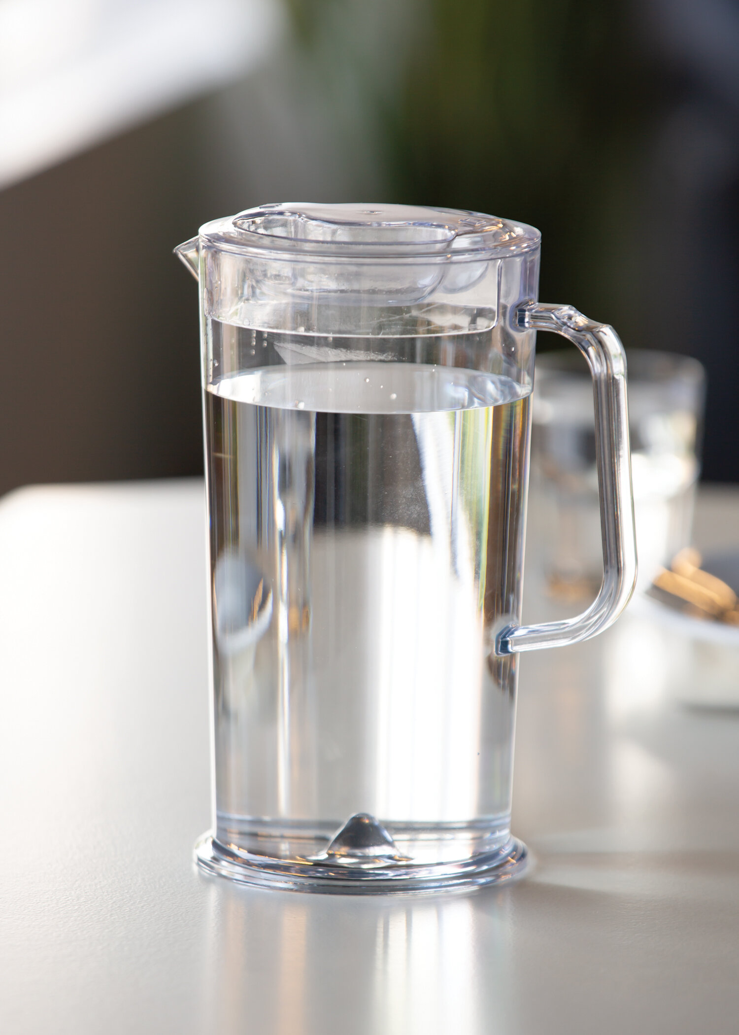 Fridge Door Water Pitcher with Lid Perfect for Making Tea, Juice and Cold Drink, 71 oz Water Jug Made of Clear Pet, No Smell Clear Fiber Glass Carafe
