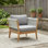Chaise d'extérieur 30,3 po en bois d'acacia avec accents de corde tissée, chaise longue simple résistante aux intempéries avec coussins épais, chaise d'appoint moderne pour la cour, la terrasse, le bord de la piscine