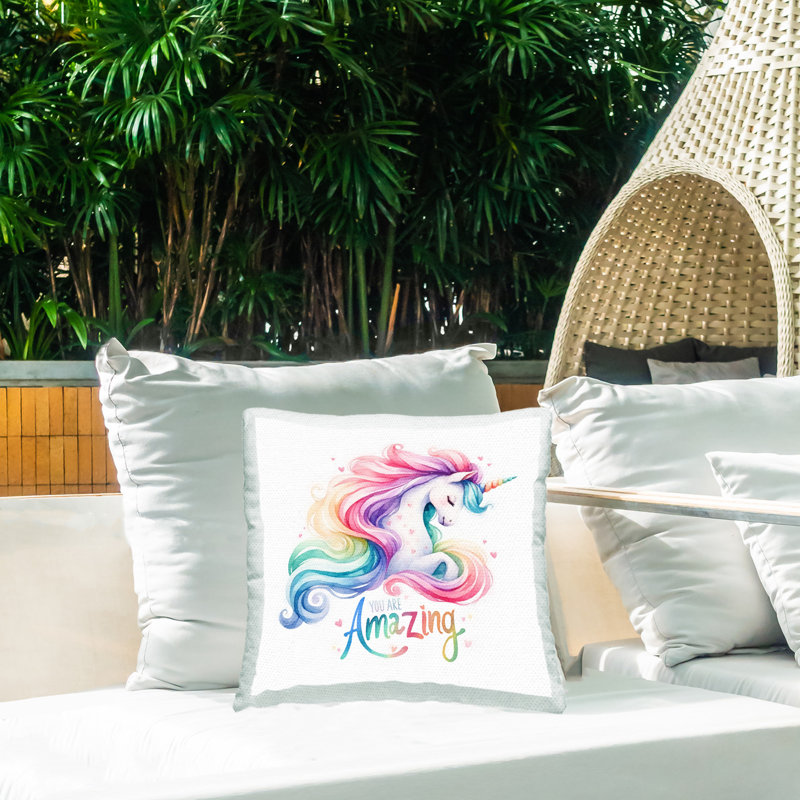 Coussin d'extérieur à imprimé licorne incroyable par Amanda Greenwood