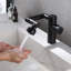 Robinet de salle de bain à un trou
