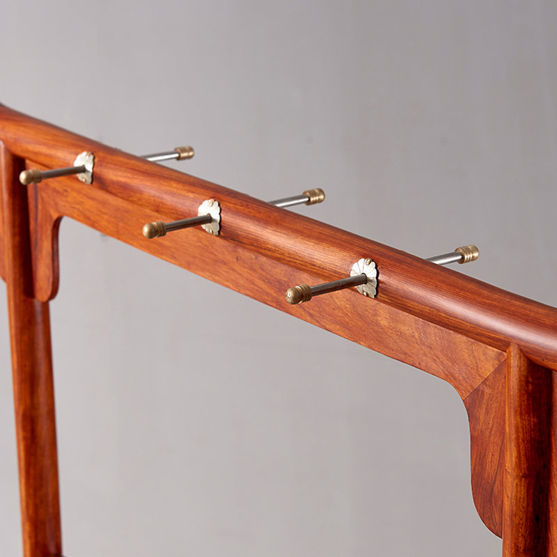 Portemanteau en bois massif avec laiton