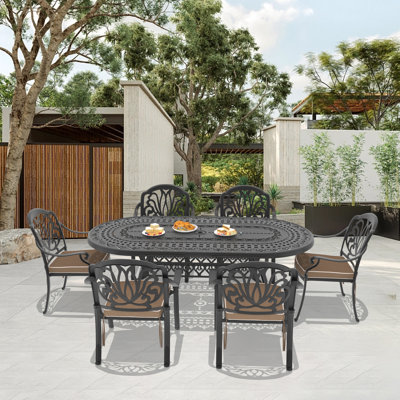 Ensemble de salle à manger d'extérieur ovale 6 personnes 81,89 po L avec trou pour parasol, 6 chaises empilables, coussins bruns