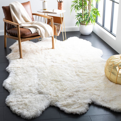 Mera Handmade Sheepskin White Area Rug
