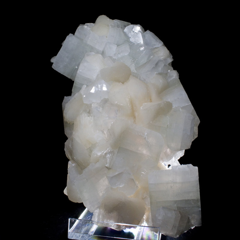 Assiette translucide d'apophyllite verte tendre et de stilbite blanche