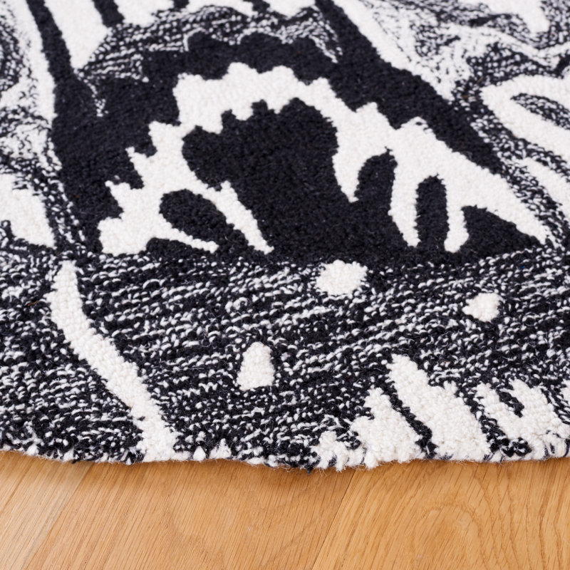 Ikat Hand Tufted Wool/Cotton Ikat Rug in Black/Ivory, Round 6'