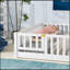 Lit plateforme au sol avec garde-corps et porte-805319144-811018461