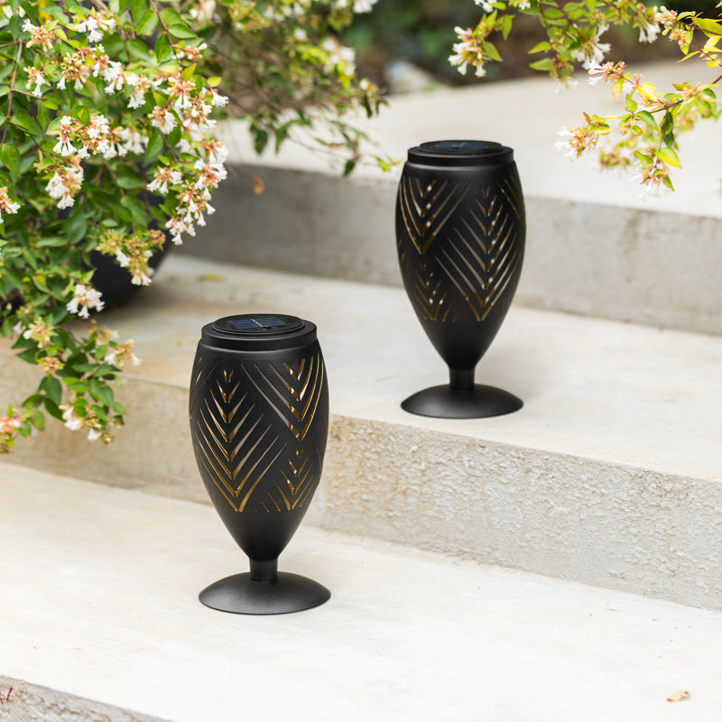 Lanterne d'extérieur à motif géométrique à découpes en métal noir 8,75 "avec lumière DEL, Chevron