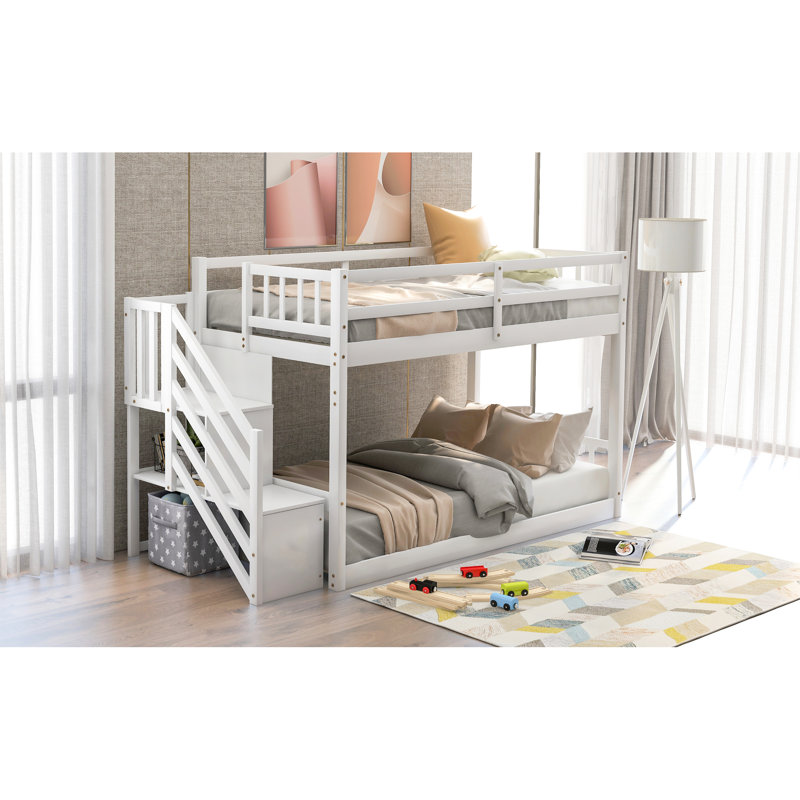 Lit simple au-dessus d'un lit superposé blanc avec rangement gracieux - Fabriqué en pin massif pour un style mystérieux