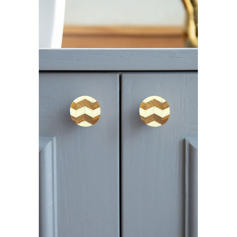 1.5" Diameter Zig Zag Knobs