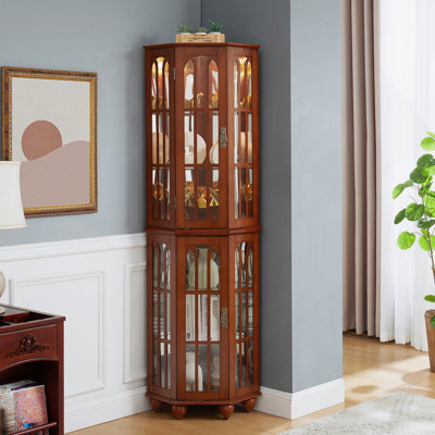 Vitrine d'angle avec quatre tablettes réglables en verre trempé et système d'éclairage intégré pour exposer des objets précieux