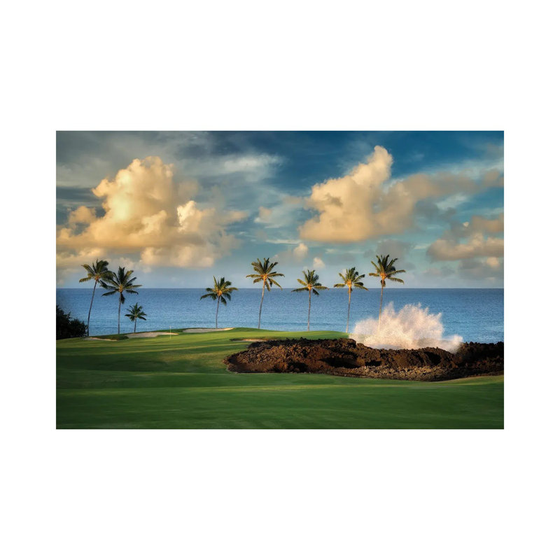 Golf Course And Wave par Dennis Frates - Toile tendue avec châssis sur toile tendue, H 12 po x l 18 po x 1,5 po