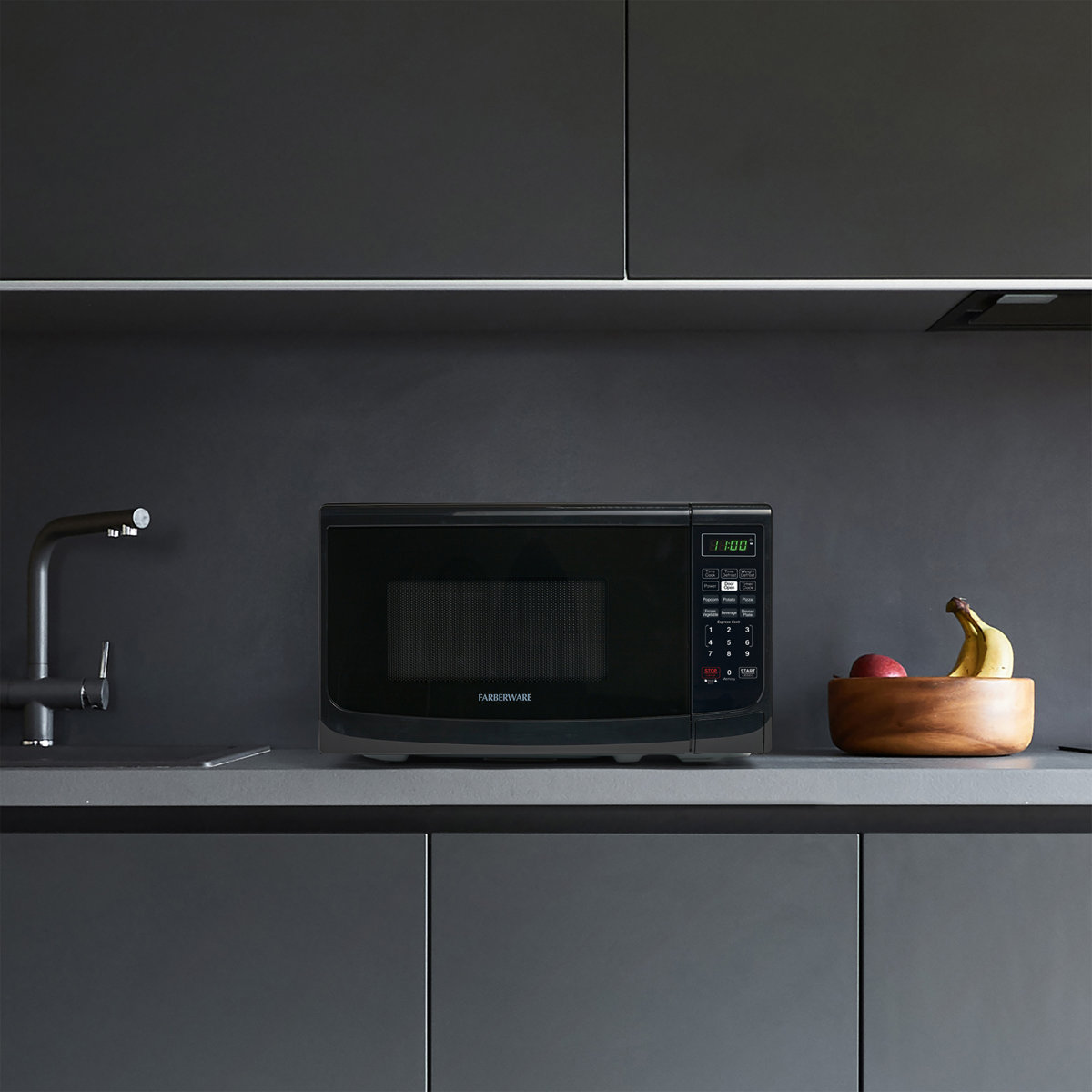 Farberware Countertop Microwave 0.7 Cu. Ft. 700-Watt Compact Microwave Oven FMO07ABTBKA