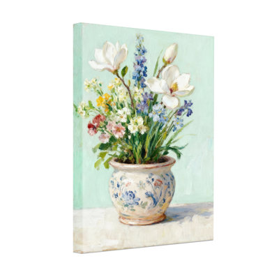 Arrangement floral de plantes et fleurs dans un vase décoratif