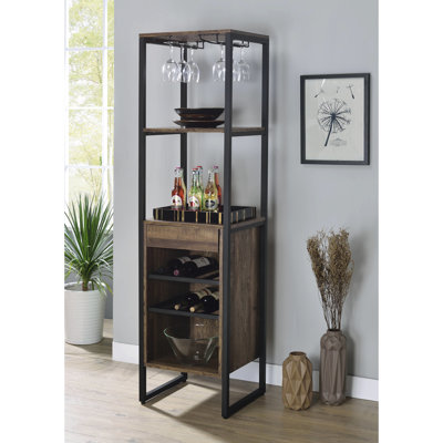 Porte-bouteilles carrées en chêne vieilli avec 1 tiroir et 3 compartiments ouverts, structure métallique, pieds réglables de 5 mm, capacité de charge de 45 kg, hauteur 175 cm, largeur 43 cm, profondeur 41 cm.