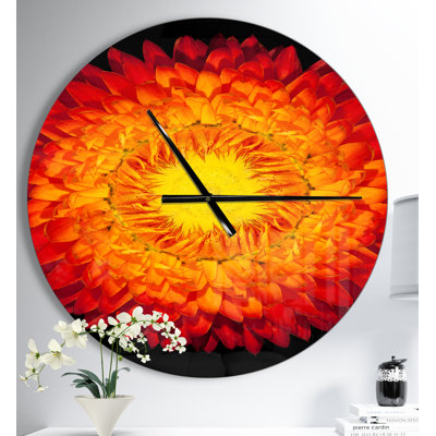 Horloge murale moderne en forme de paille éternelle sur fond noir