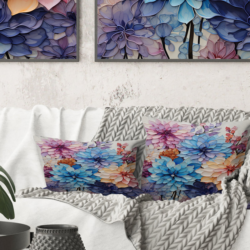 Coussin mauve à motif de pétales mauves