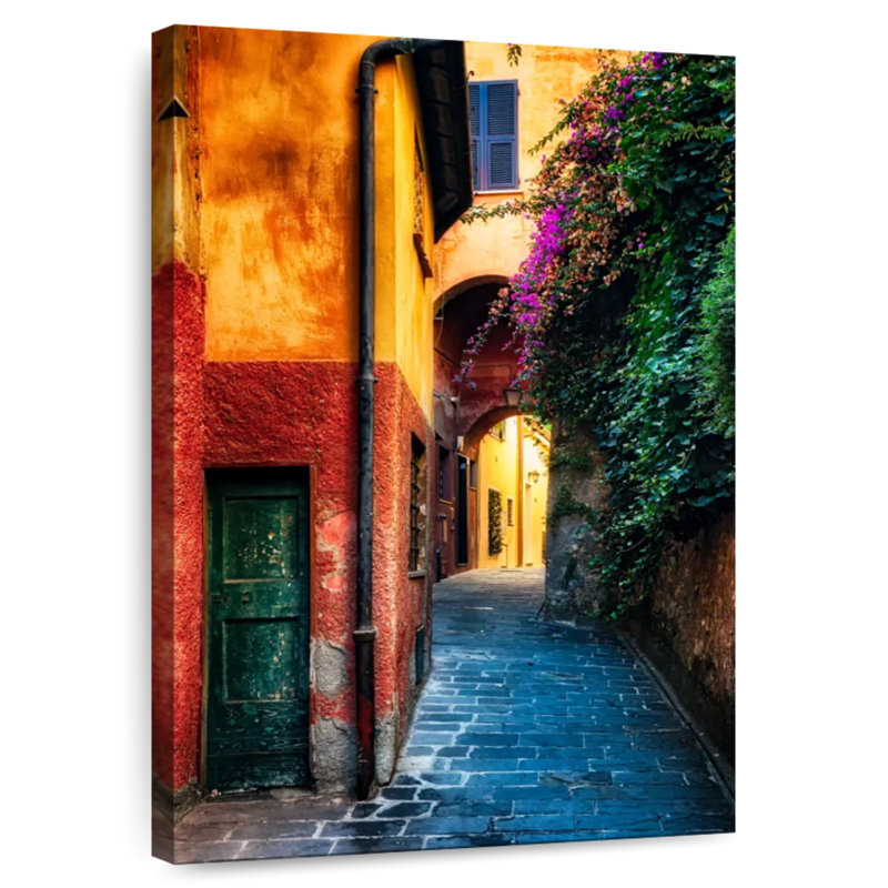 Sirci, rue étroite avec des fleurs de bougainvilliers, H 51 po x l 34 po