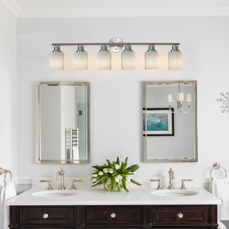 Éclairage pour meuble-lavabo moderne de 39 po en nickel brossé 39 po (ampoule non incluse), Six lumières, Nickel brossé