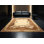Tapis oriental moelleux et moelleux en brun et beige