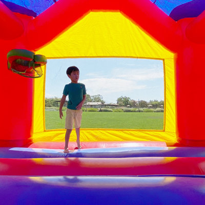 Château gonflable de qualité commerciale pour enfants avec panier de basketball, filet de sécurité et souffleur HeroKiddo 14 pi.