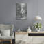 «White Floral Vase» par Leslie Trimbach, art mural en métal, 16 po x 24 po