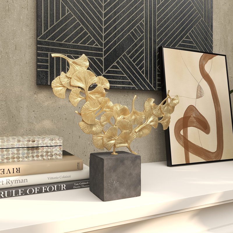 Sculpture florale faite à la main en polystone avec base en blocs noirs, Or, H 16,95 po x l 17,85 po x P 4,5 po