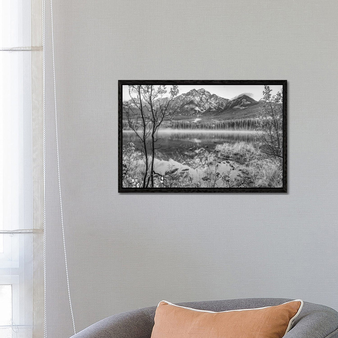 Pyramid Mountain From Pyramid Lake, Jasper National Park, Alberta, Kanada von Tim Fitzharris - Gallery-Wrapped Canvas Gi...