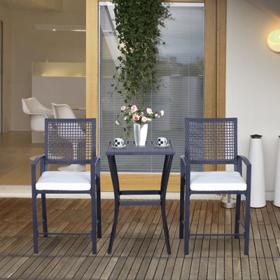 Barre de patio 3 pièces, mobilier d'extérieur avec coussin doux et apaisant. Parfait pour les cours, la pelouse, la terrasse et la piscine. Les chaises hautes hautes ont des repose-pieds, toutes saisons, des coussins en acier noir, toutes saisons. Pour l'acier,