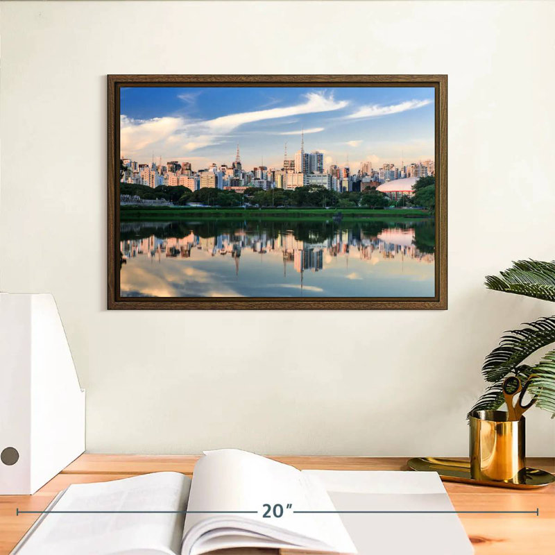 Horizon du parc d'Ibirapuera, 13 po x 9 po, Cadre flottant noyer
