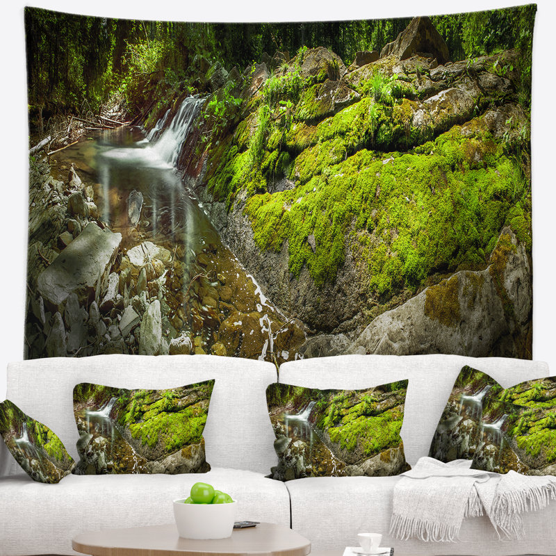 Tapisserie paysage paysage de ruisseau avec mousse et roches, H 32 po x l 39 po