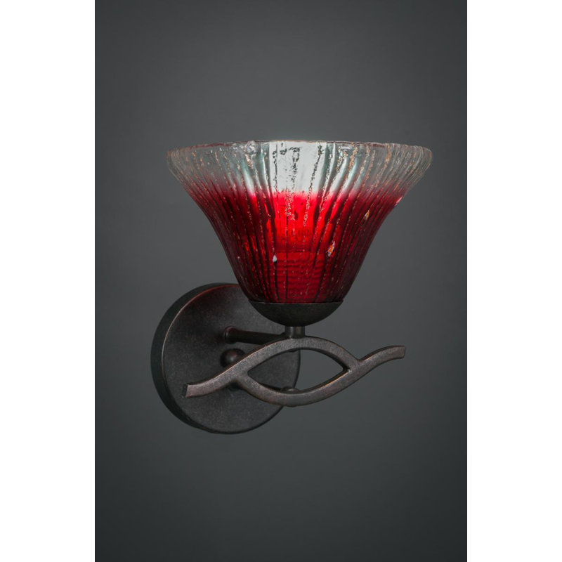 Applique murale Hiroko Revo présentée avec un verre de cristal de framboise de 7 po, Granit foncé, Transparent / Rouge