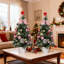 2 pièces Mini arbre de Noël de 17,7 pouces avec base de panier de bureau pour arbre de Noël, arc, pomme de pin, décorations de Noël