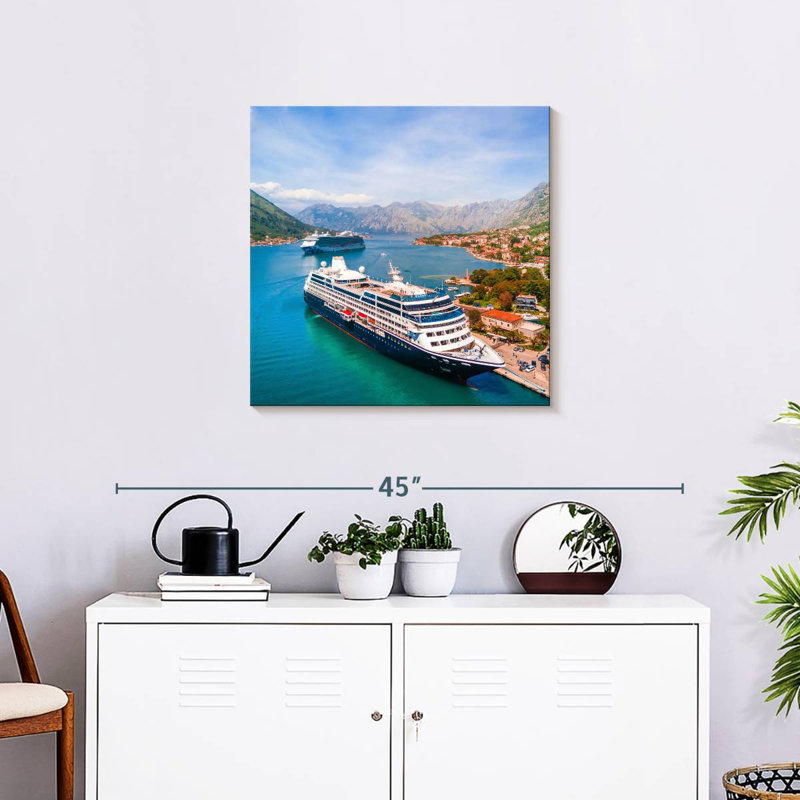 Deux bateaux de croisière Mehar, H 24 po x l 24 po
