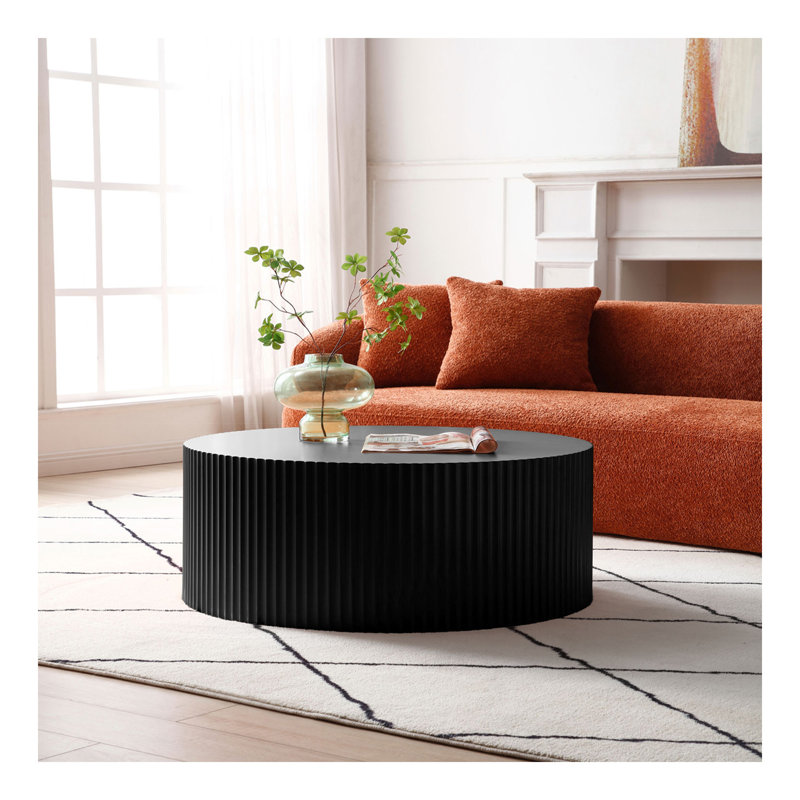 Table basse ronde élégante et moderne avec motif en relief accrocheur, noir