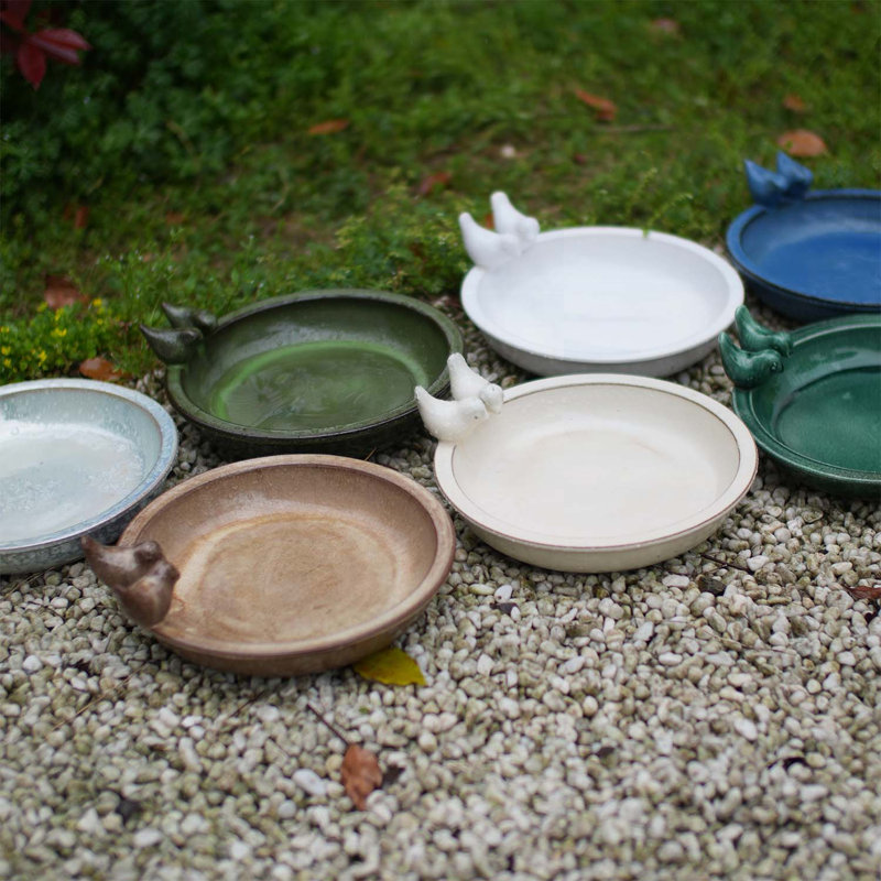 Bain d'oiseaux en céramique fabriqué à la main avec des ornements rétro, résistant aux intempéries et durable pour une utilisation extérieure toute l'année